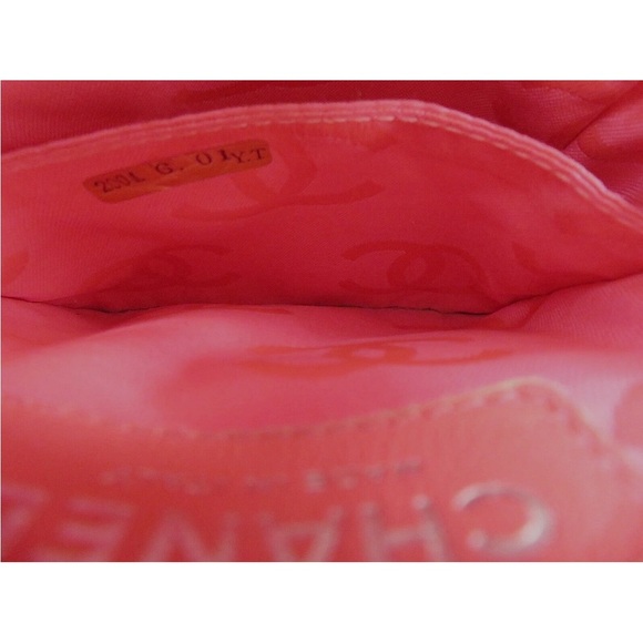 CHANEL Black and Cream Crossbody Bag - Picture 11 of 15